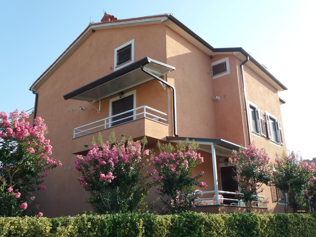 Apartmani Lina Умаг Экстерьер фото