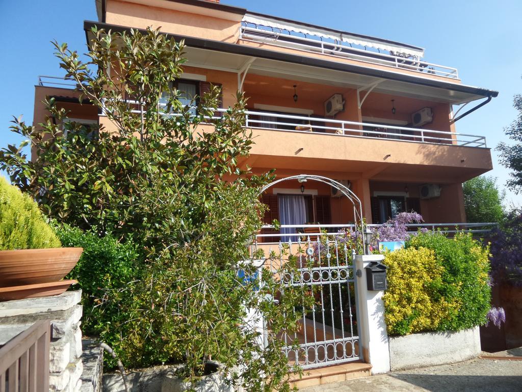 Apartmani Lina Умаг Экстерьер фото