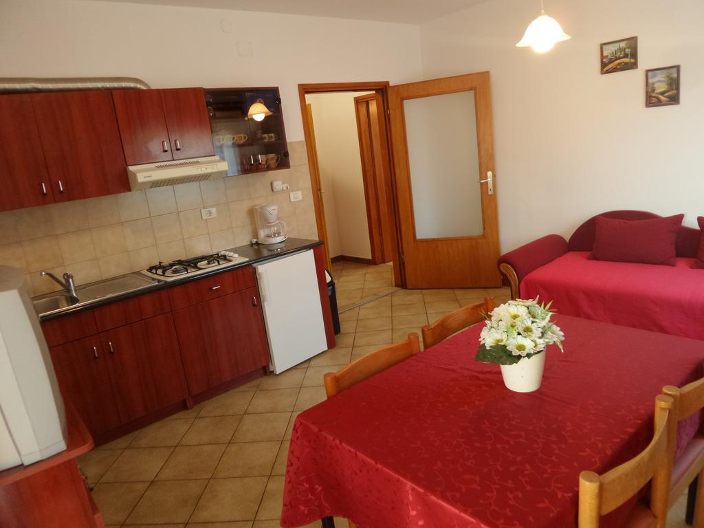 Apartmani Lina Умаг Экстерьер фото