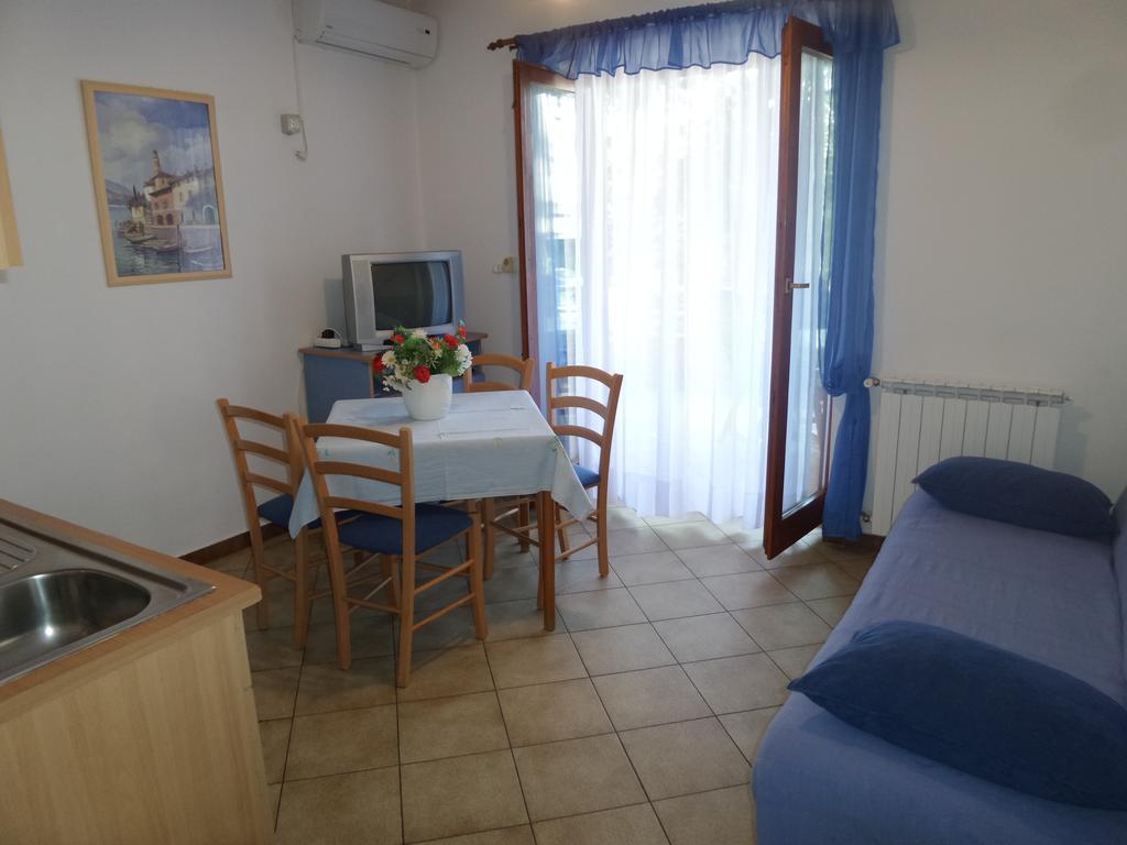 Apartmani Lina Умаг Экстерьер фото